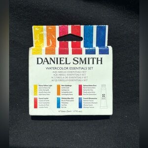 Daniel Smith Watercolor Essentials Set